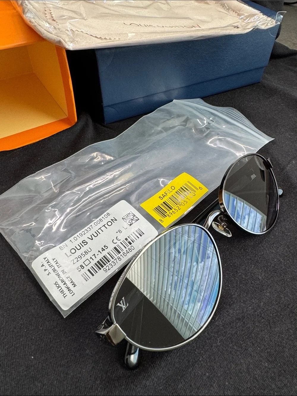 New Louis Vuitton black men’s Sunglasses in Branded Case & Box